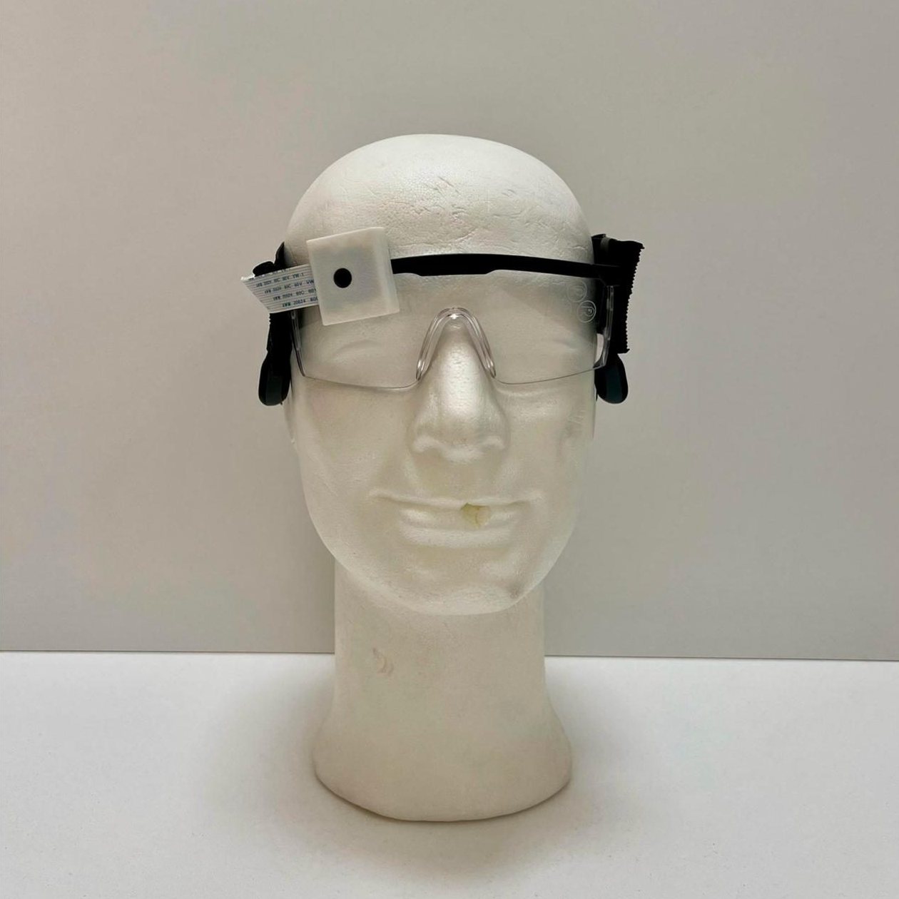 Prototyp der Smart Glasses, Frontansicht mit Kamera